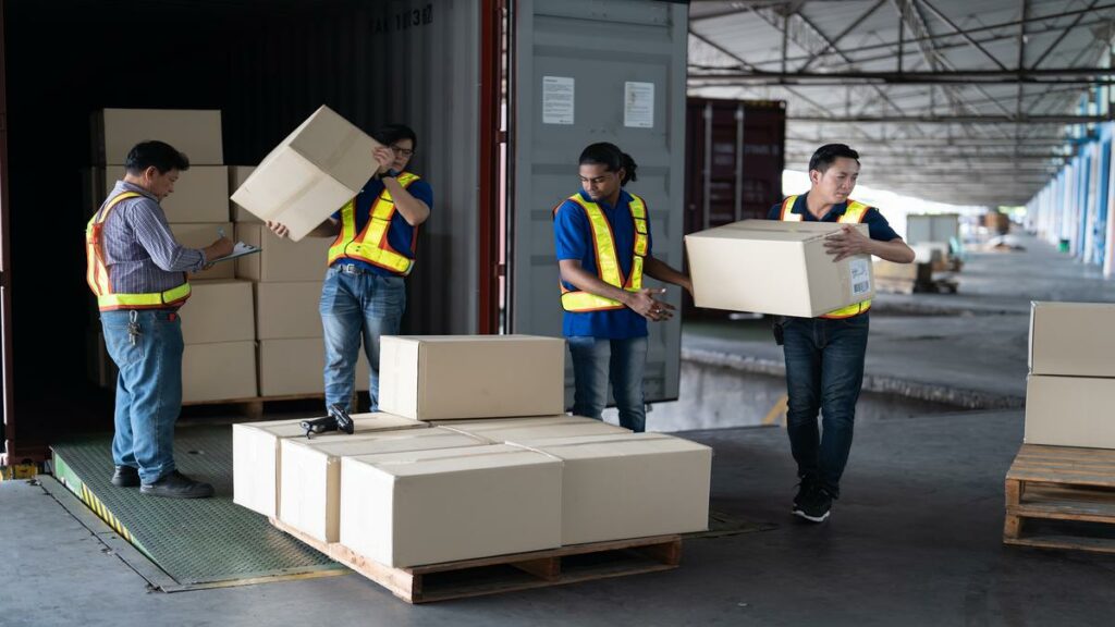 Freight Management Efficiency - Workers loading boxes