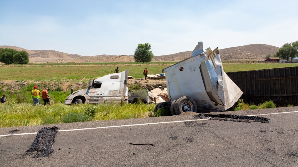 "trucking accidents attorney”, “truck accidents”, “commercial vehicle”, “semi-truck”